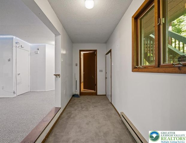 221 Somerset Drive, Stroud Twp, PA 18301