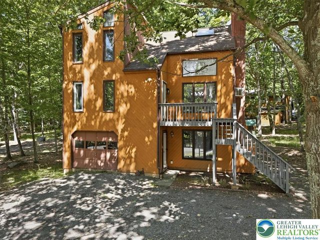 221 Somerset Drive, Stroud Twp, PA 18301