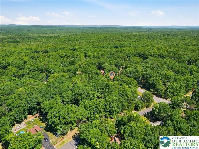 221 Somerset Drive, Stroud Twp, PA 18301