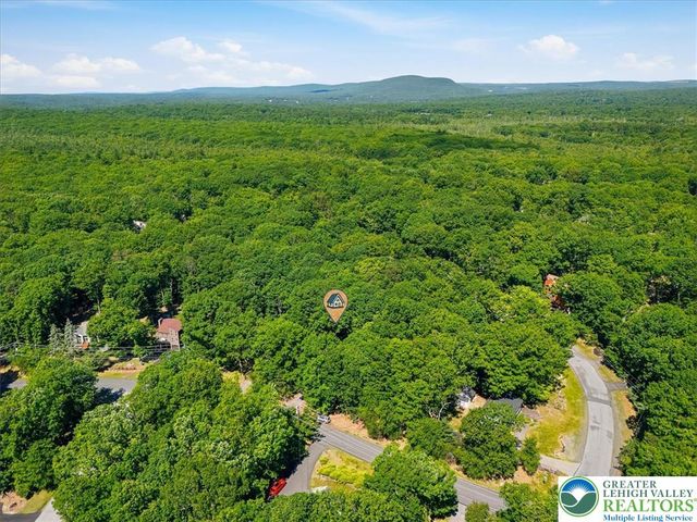 221 Somerset Drive, Stroud Twp, PA 18301