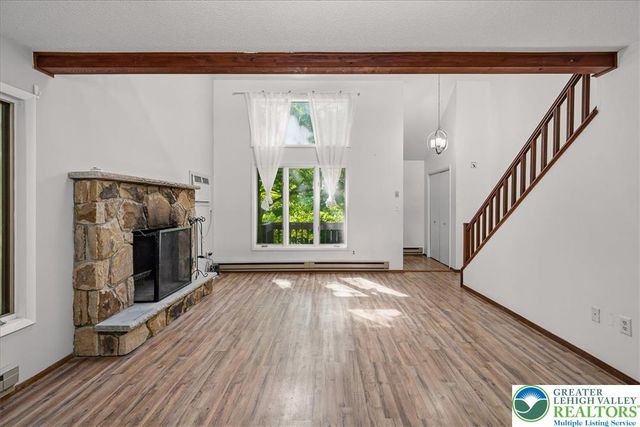 221 Somerset Drive, Stroud Twp, PA 18301