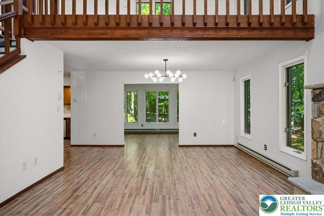 221 Somerset Drive, Stroud Twp, PA 18301