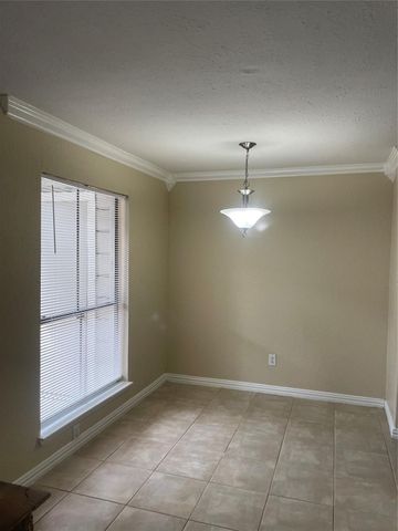17331 Red Oak Drive 27, Houston, TX 77090