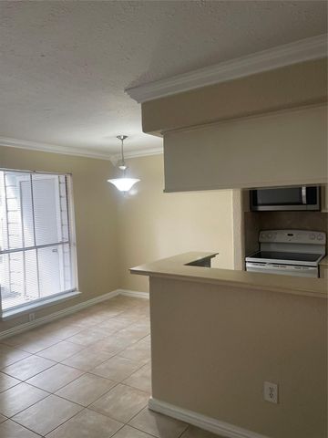 17331 Red Oak Drive 27, Houston, TX 77090