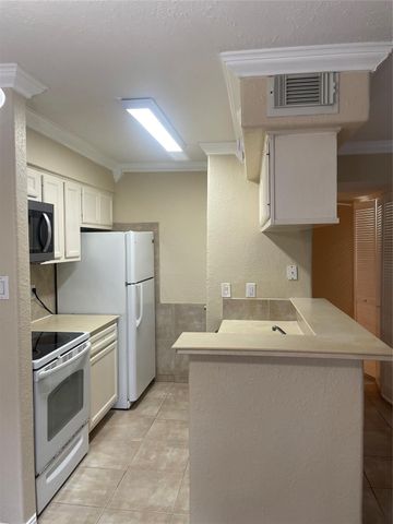 17331 Red Oak Drive 27, Houston, TX 77090