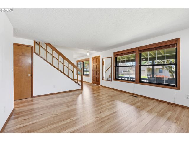 1596 Nw RIVERVIEW Ave, Gresham, OR 97030