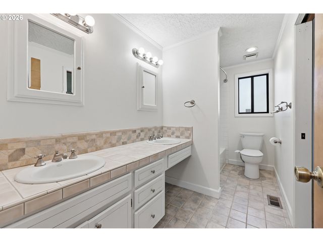 1596 Nw RIVERVIEW Ave, Gresham, OR 97030