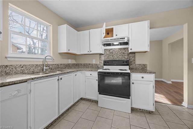 3800 Thornaby Circle, Winston-salem, NC 27107