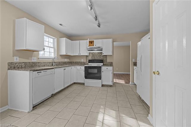 3800 Thornaby Circle, Winston-salem, NC 27107