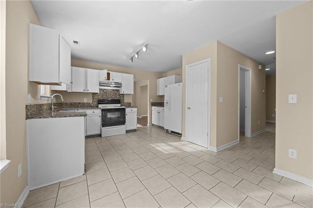 3800 Thornaby Circle, Winston-salem, NC 27107