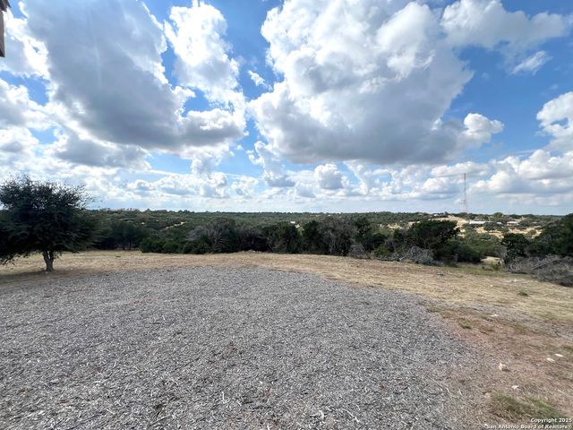 140 Teague Rd, Kerrville, TX 78028