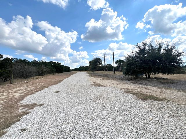 140 Teague Rd, Kerrville, TX 78028