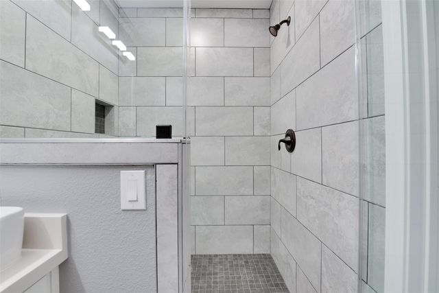 10622 Rustling Oaks Drive, Conroe, TX 77303