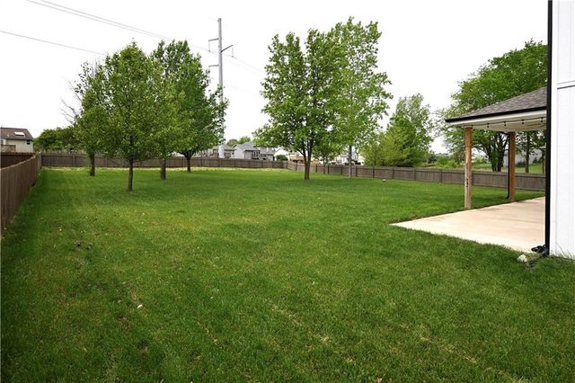 10420 N Flora Avenue, Kansas City, MO 64155