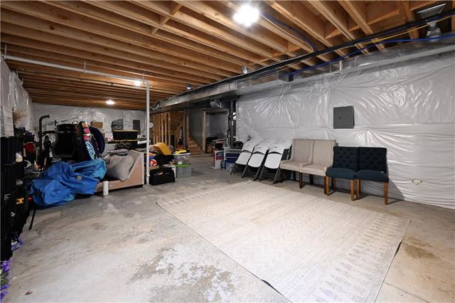 10420 N Flora Avenue, Kansas City, MO 64155