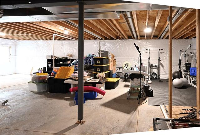 10420 N Flora Avenue, Kansas City, MO 64155