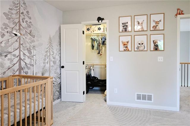 10420 N Flora Avenue, Kansas City, MO 64155