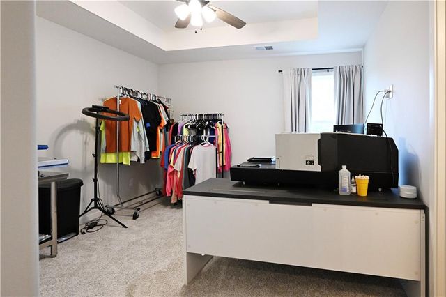 10420 N Flora Avenue, Kansas City, MO 64155