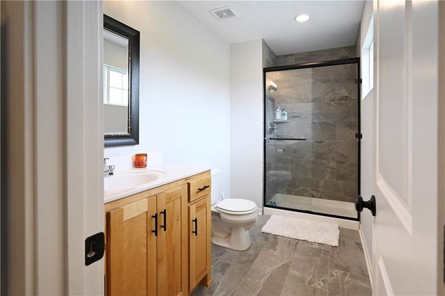 10420 N Flora Avenue, Kansas City, MO 64155