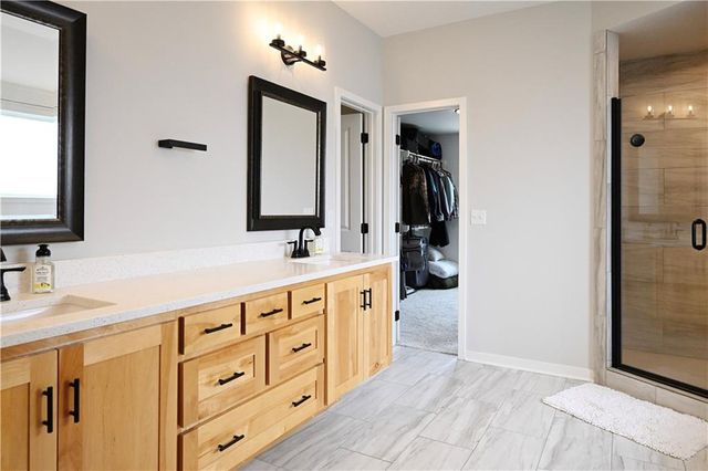 10420 N Flora Avenue, Kansas City, MO 64155