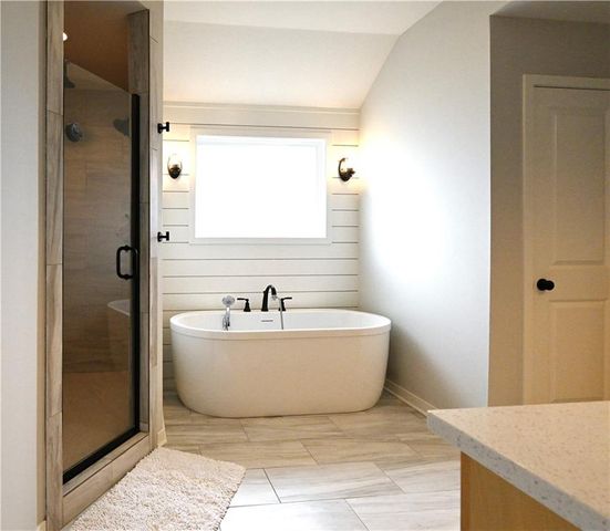 10420 N Flora Avenue, Kansas City, MO 64155