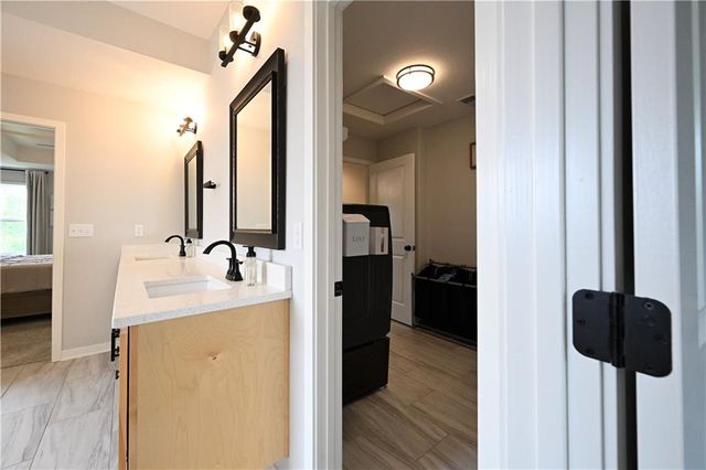 10420 N Flora Avenue, Kansas City, MO 64155