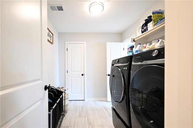 10420 N Flora Avenue, Kansas City, MO 64155