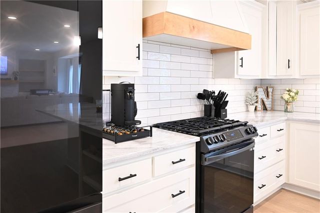 10420 N Flora Avenue, Kansas City, MO 64155