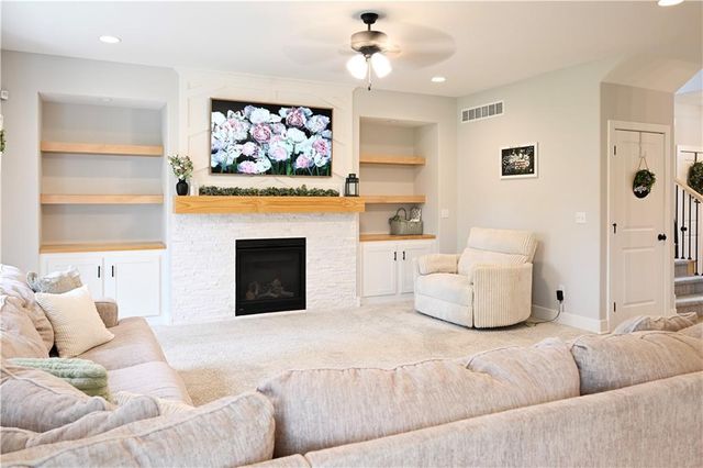 10420 N Flora Avenue, Kansas City, MO 64155