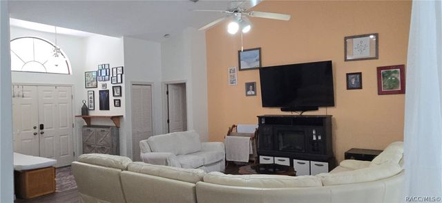 27 Grass Street, Homosassa, FL 34446