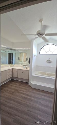 27 Grass Street, Homosassa, FL 34446