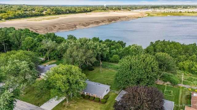 136 Scott Drive, East Dundee, IL 60118