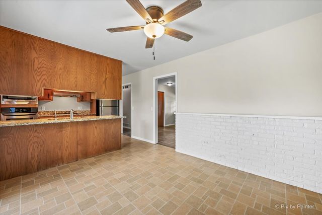136 Scott Drive, East Dundee, IL 60118