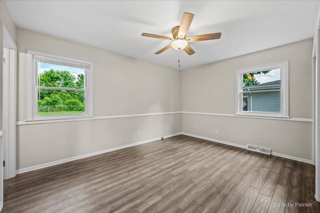 136 Scott Drive, East Dundee, IL 60118