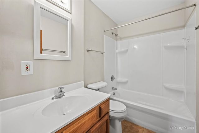 136 Scott Drive, East Dundee, IL 60118