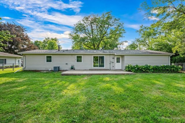 136 Scott Drive, East Dundee, IL 60118