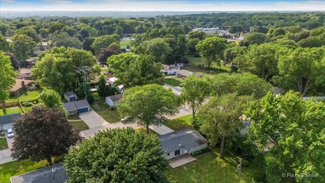 136 Scott Drive, East Dundee, IL 60118