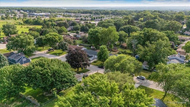 136 Scott Drive, East Dundee, IL 60118