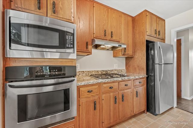136 Scott Drive, East Dundee, IL 60118