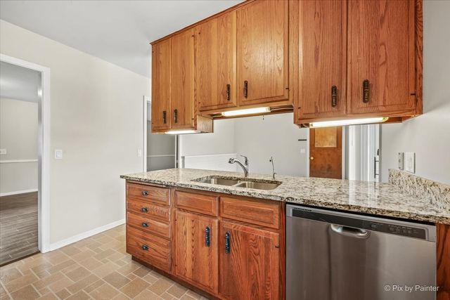 136 Scott Drive, East Dundee, IL 60118