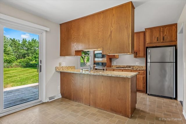 136 Scott Drive, East Dundee, IL 60118