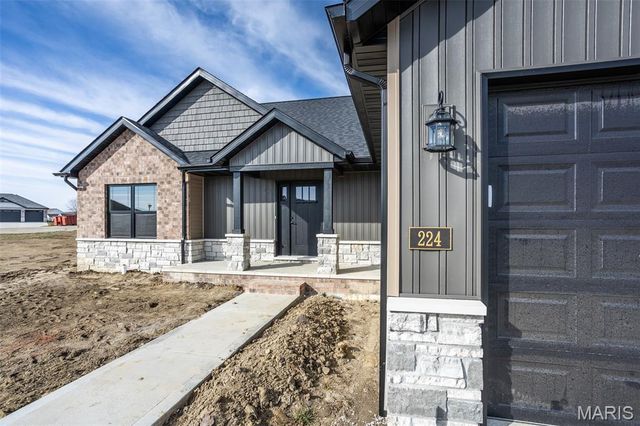 224 George Bush Boulevard, Troy, IL 62294