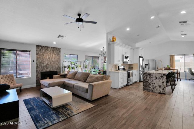 410 S JAY Street, Chandler, AZ 85225