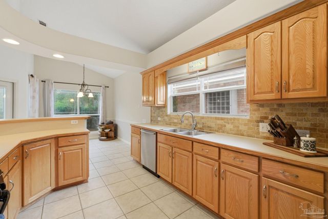 9915 Rail Cir, Pensacola, FL 32507