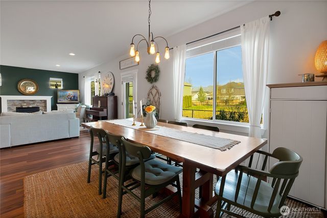 385 Bruhn Lane N, Enumclaw, WA 98022