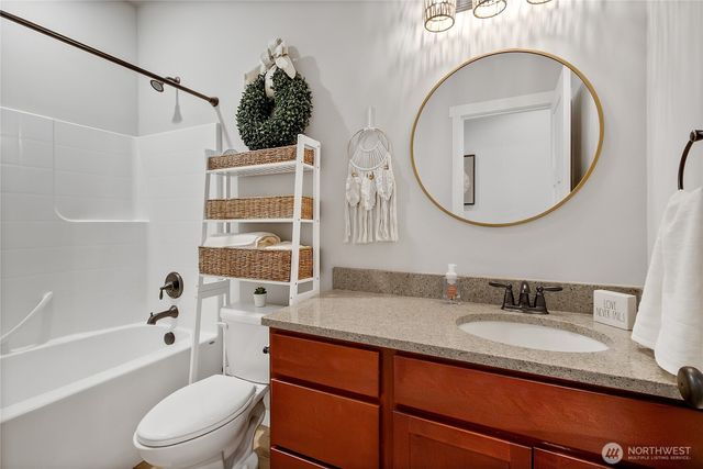 385 Bruhn Lane N, Enumclaw, WA 98022