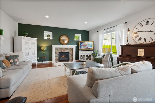 385 Bruhn Lane N, Enumclaw, WA 98022