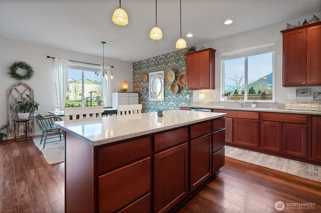 385 Bruhn Lane N, Enumclaw, WA 98022