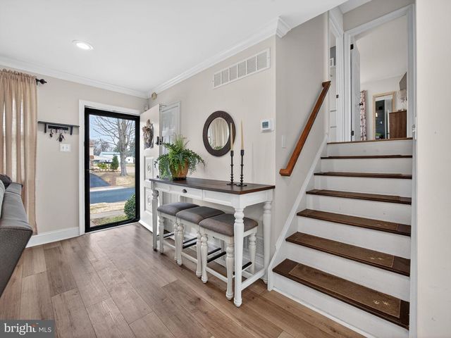 840 WALNUT RD, Warminster, PA 18974