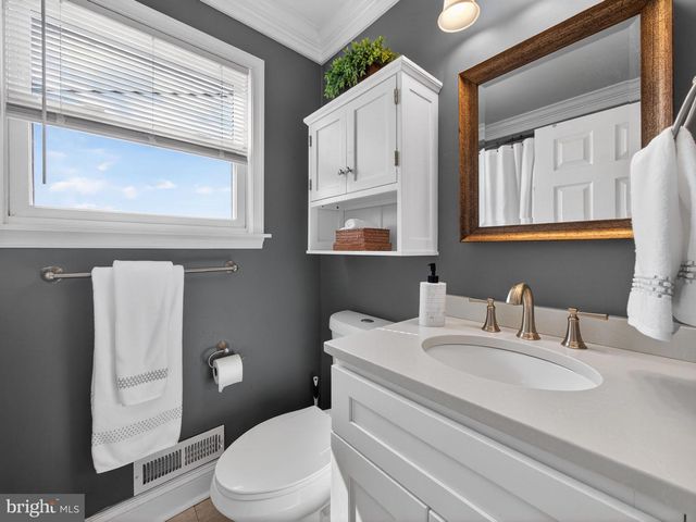 840 WALNUT RD, Warminster, PA 18974